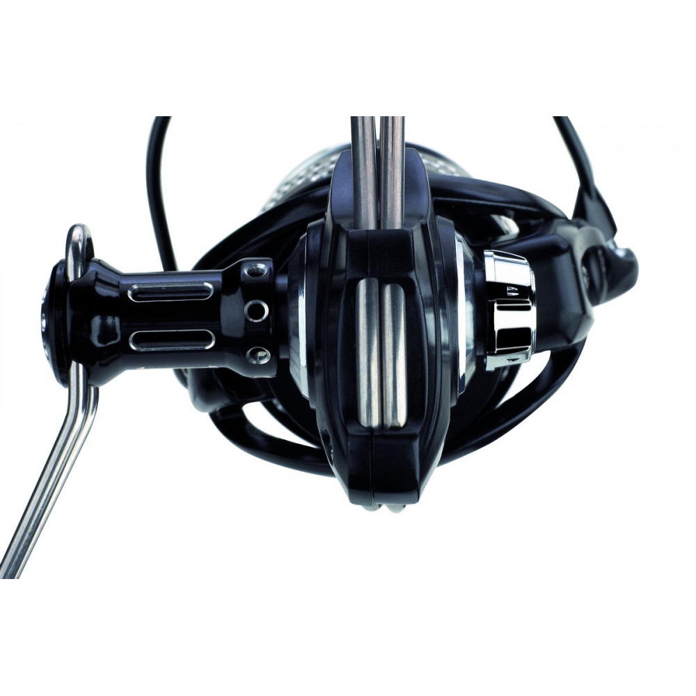 06_carrete_akami_reel_mi_spin.jpg
